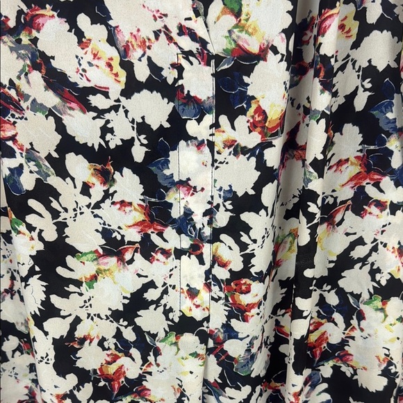 Rose & Olive Black & Cream Floral Buttoned Blouse with Notched Collar Size Large - Picture 8 of 11